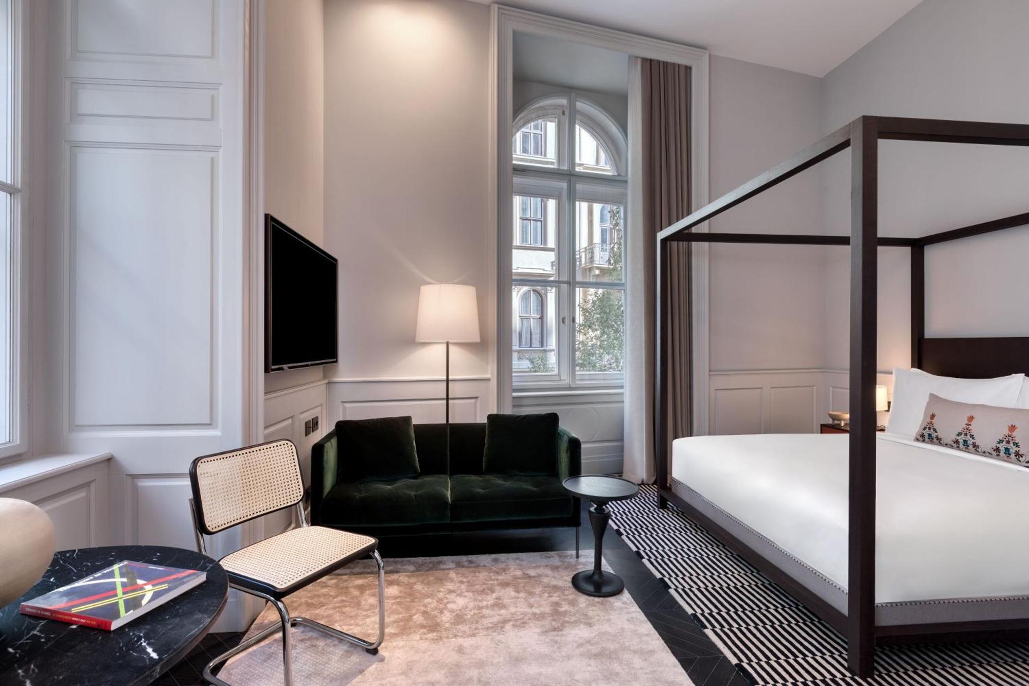 Heritage Studio One-Bedroom Studio King Suite